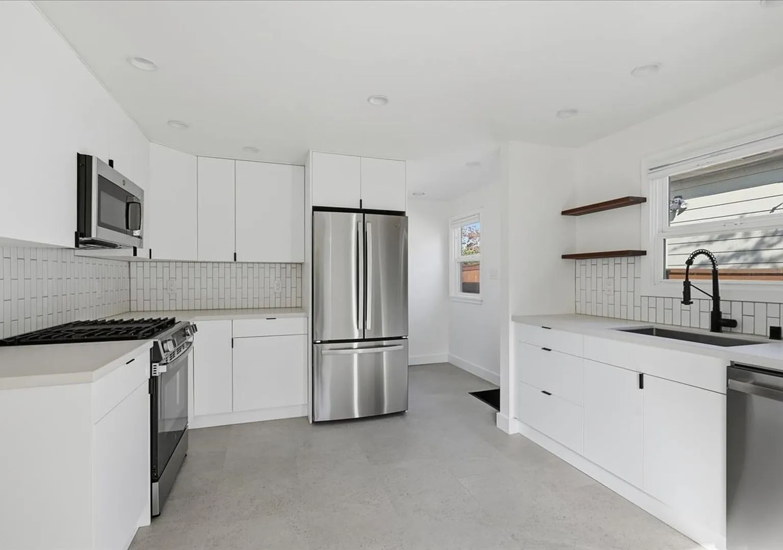 2Bd/1Ba Seattle Home — Photo 4