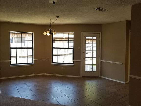 3rd image of 2325 Woodmont Trl