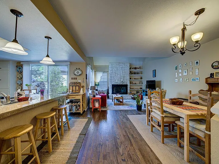 434 Cobblestone Dr — Photo 3