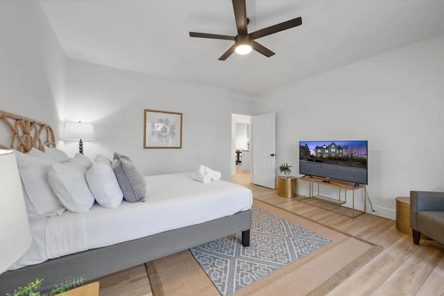 Studio, 1.0 bath, 1076 sqft, $2,914 — Photo 3