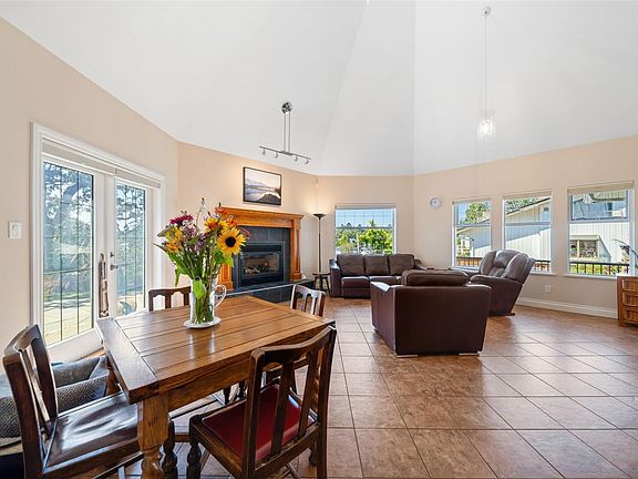 4th image of 1286 Ocean View Rd