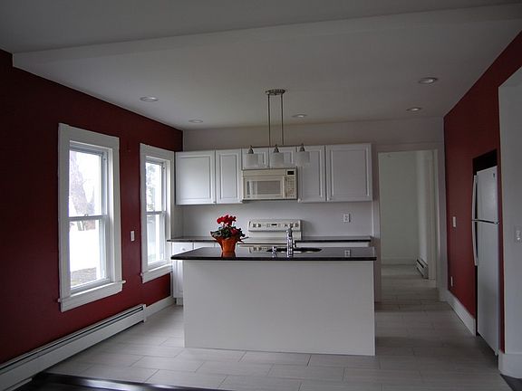 Open Floor Plan, Eat-in Kitchen