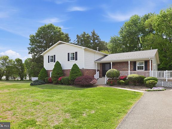 2nd image of 845 Churchill Dr