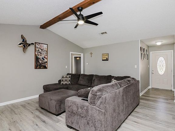 4th image of 109 Honeysuckle Hills Dr