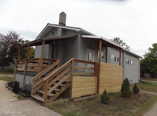1227 S 10th St, Prairie Du Chien, WI 53821