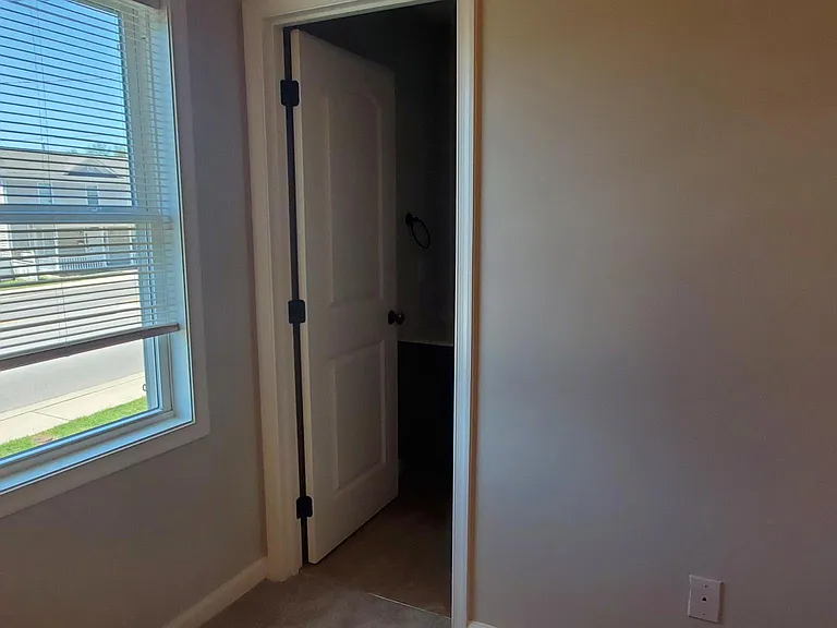 Master Bedroom - Looking into En Suite