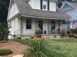 595 S Shore Dr, Holland, MI