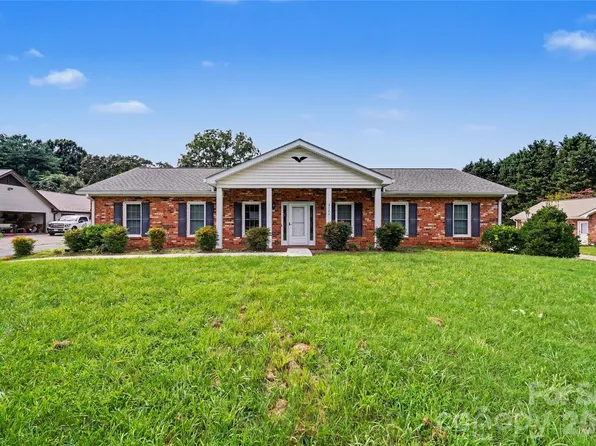 3120 Middlebrook Dr, Clemmons, NC 27012