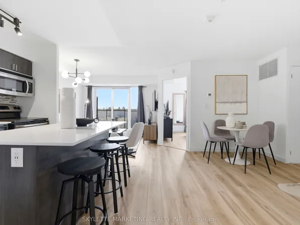 801 Sheppard Ave #701, Toronto, ON M3H 0A8