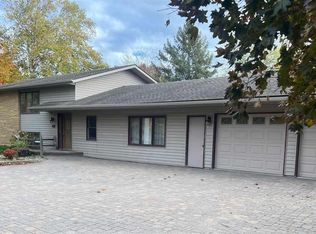 1200 Inverness Ln, Saint Peter, MN 56082