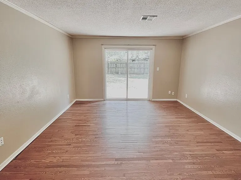 2124 Allenhurst St — Photo 17