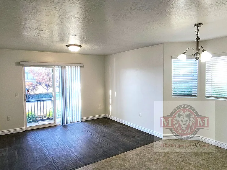 104 E Resaca Dr #E2 — Photo 4