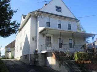 4 Harrison St, Middletown, NY 10940