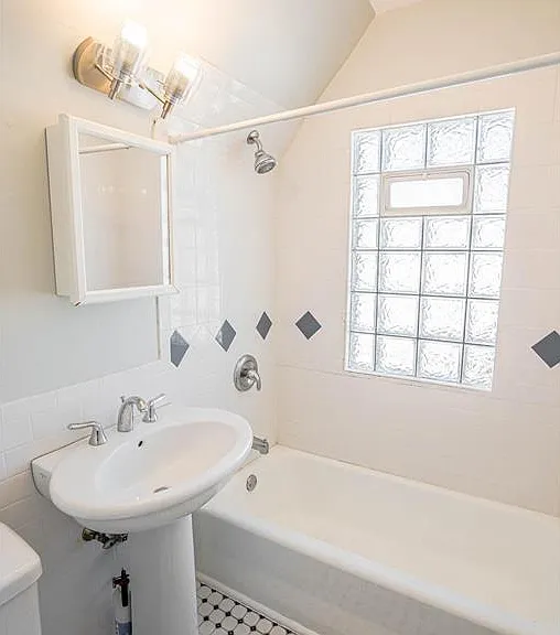 2940 Vincent Ave N #2 — Photo 5