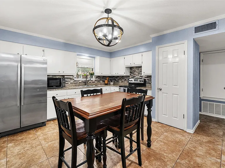 135 Navajo Cir — Photo 6
