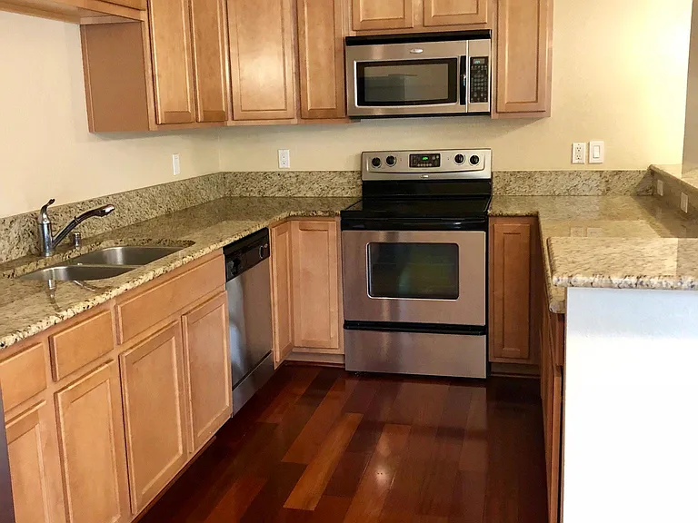30 Glenwood Cir #299 — Photo 4