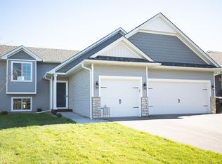 1701 Riverside Dr, Shakopee, MN 55379