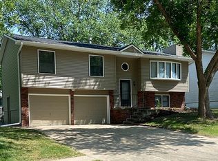 6140 NW 11th St, Lincoln, NE 68521