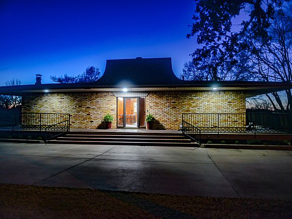 5th image of 219 Woods Ln