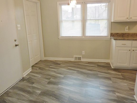 5th image of 133 Sweetbriar Dr
