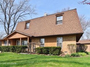 672 Cedar Ln, Elk Grove Village, IL 60007