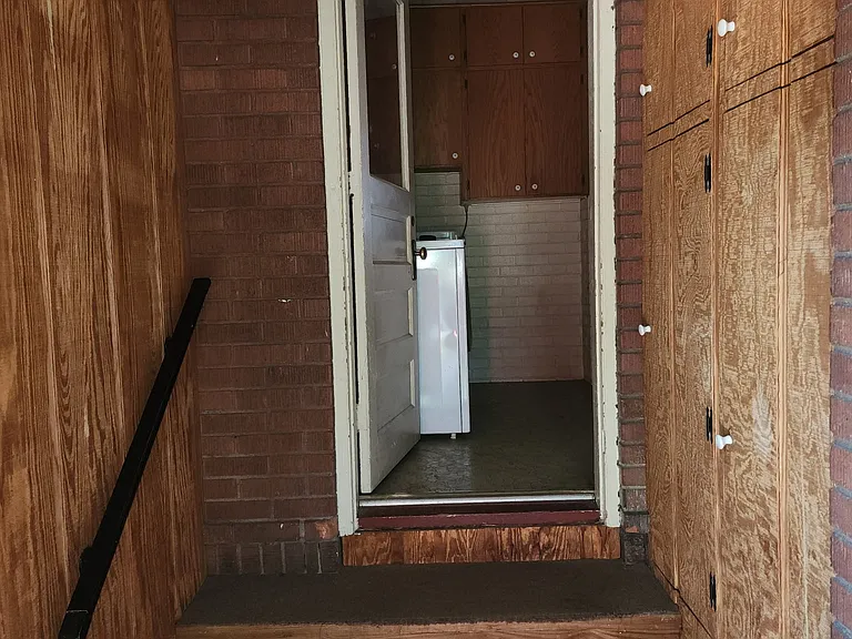 205 S 15th St — Photo 24