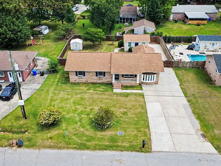 18 Ophir Dr — Photo 2