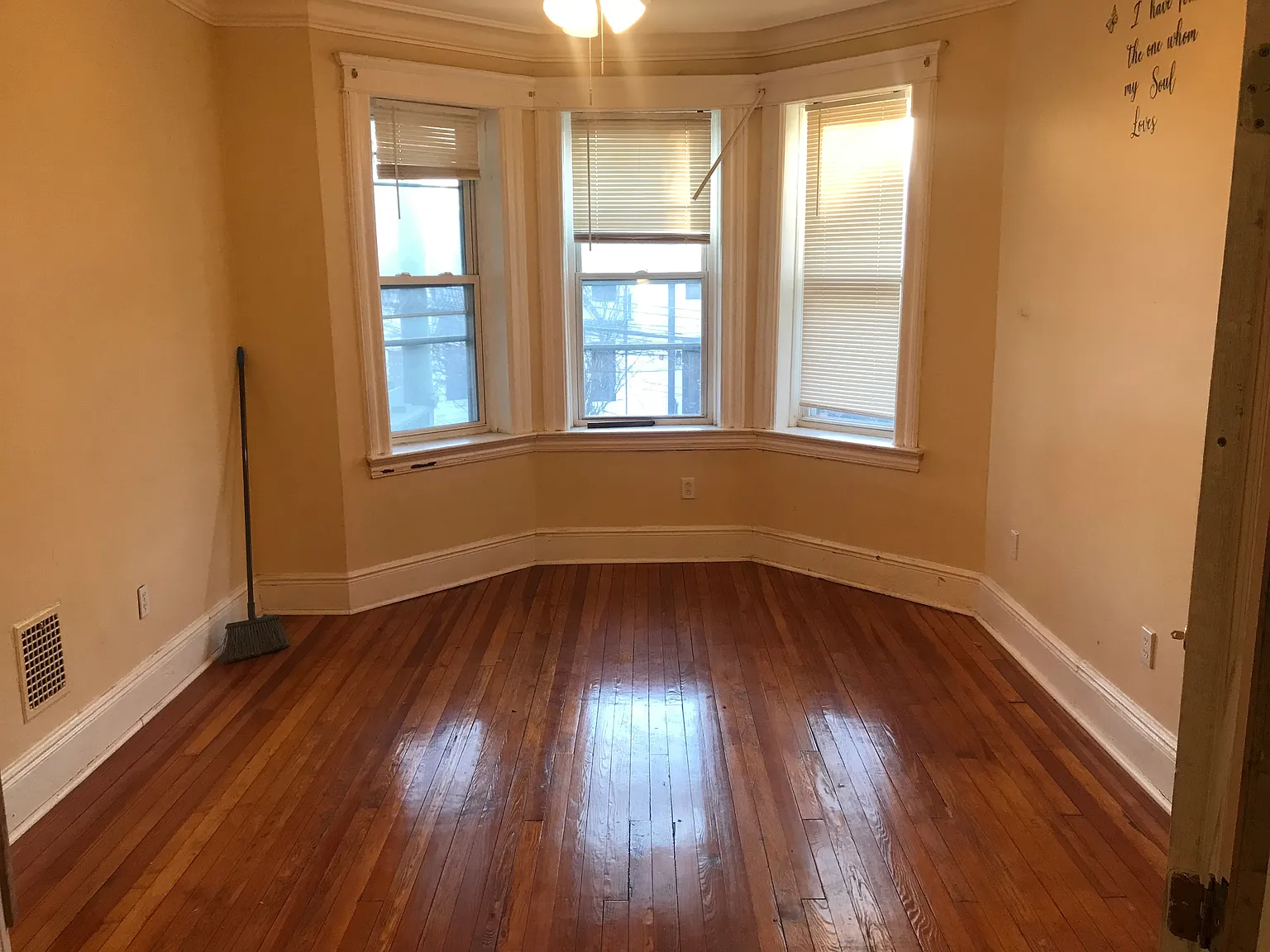 4 bed, 1100 sqft, $2,800 — Photo 2