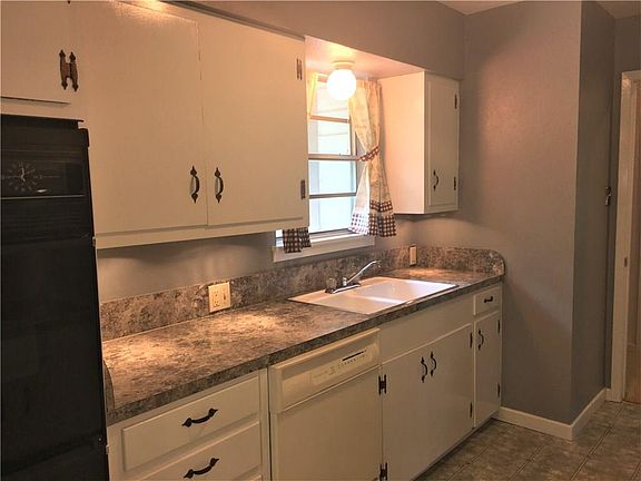 3rd image of 311 E Russell Ave