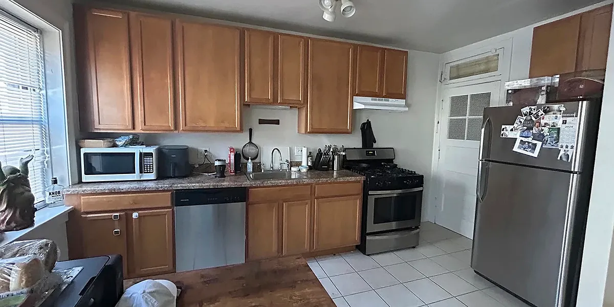 Building Photo - 3323 N Lakewood Ave #2