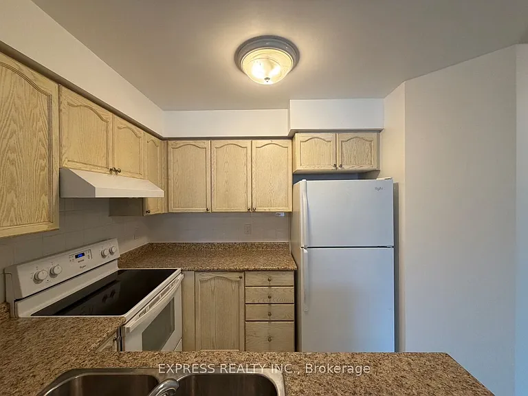 29 Pemberton Ave #1206 — Photo 3