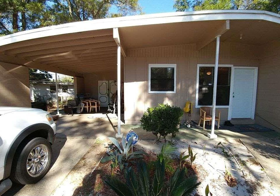 2nd image of 714 Roanne Ln