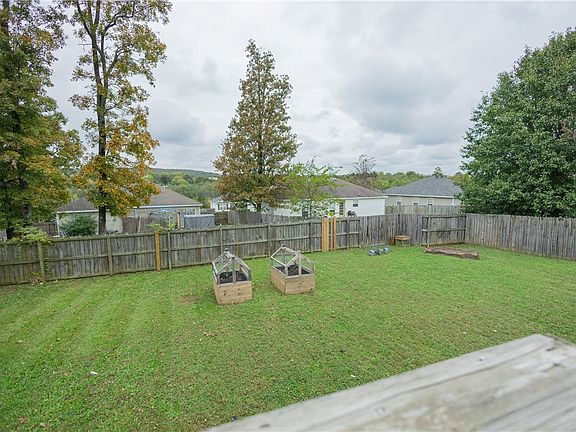 3rd image of 151 Elizabeth Dr
