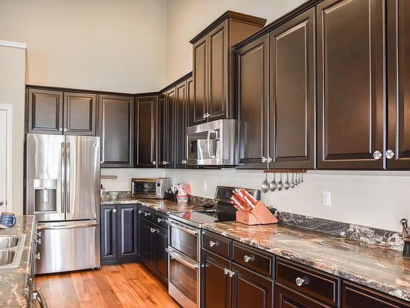 5th image of 126 Glenridge Cir