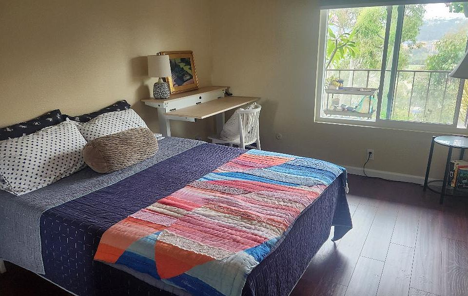 Room for Rent. Furnished with Queen Bed, Stand Up/ Sit Down Desk, lamps, dresser, night stand. Smart TV available upon request.