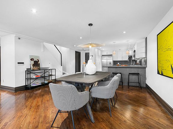 3rd image of 121 W 20th St APT 3E