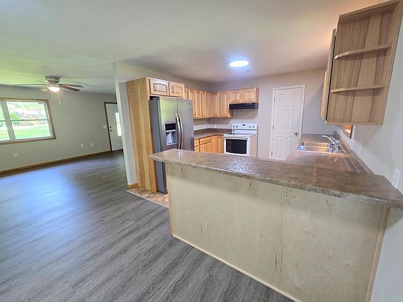 3rd image of 608 W Mill Street