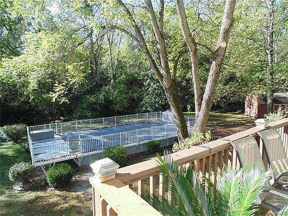 4th image of 2143 Hill Crest Dr