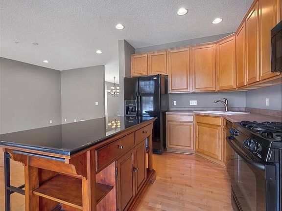 4th image of 15624 Lilac Dr