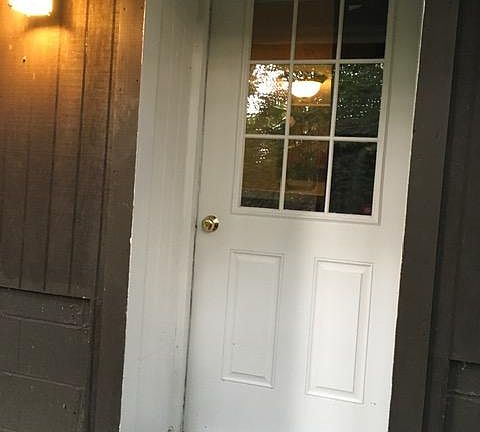 FRONT DOOR TO THE APARTMENT.