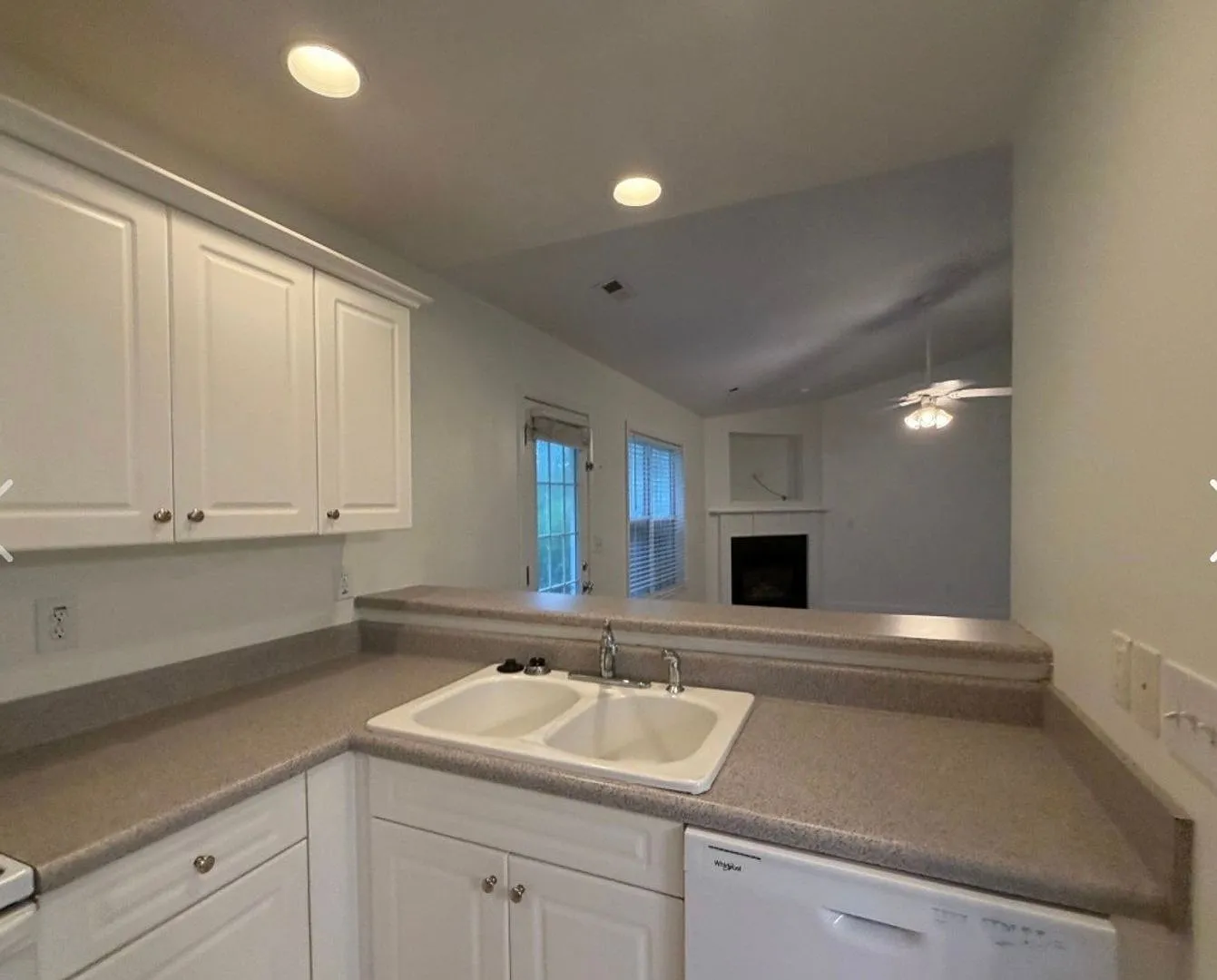 Tropical style cottage home, 4 Br, 2 car garage! Winnabow/ Leland Area. Brunswick County — Photo 4