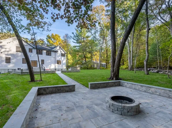 80 Wilson Rd, Bedford, MA 01730