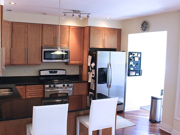 3rd image of 5328 N Sawyer Ave #3