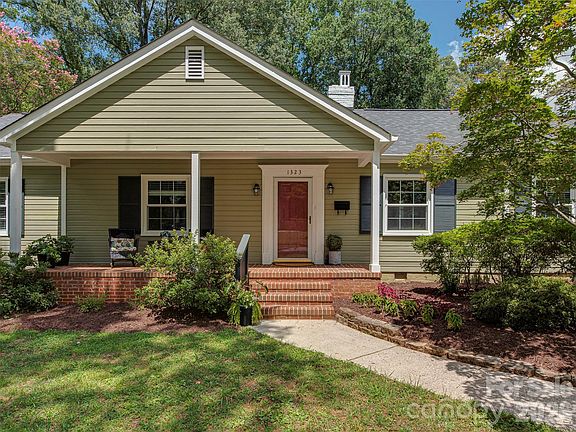 3rd image of 1323 Goodwin Ave