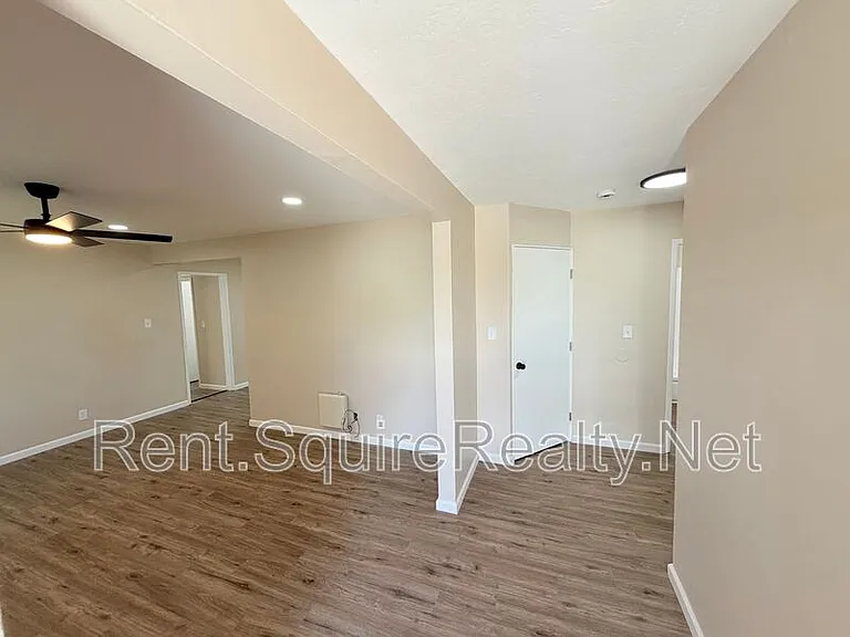 355 S Aspan Ave #MIDDLE HOUSE — Photo 4