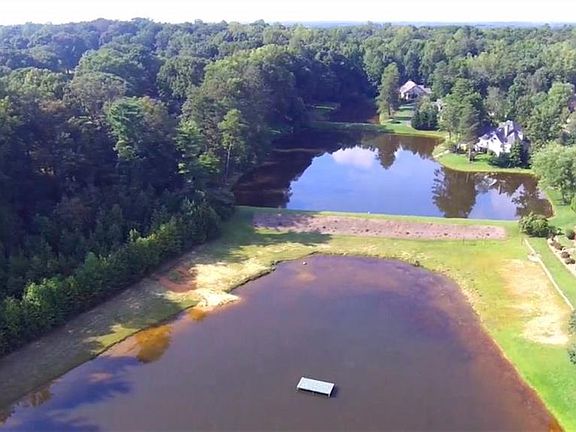 3rd image of 2537 Lake Forest Dr