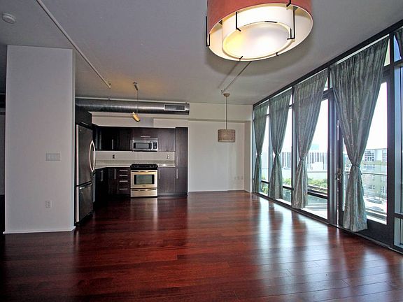 3rd image of 1100 S Hope St APT 504