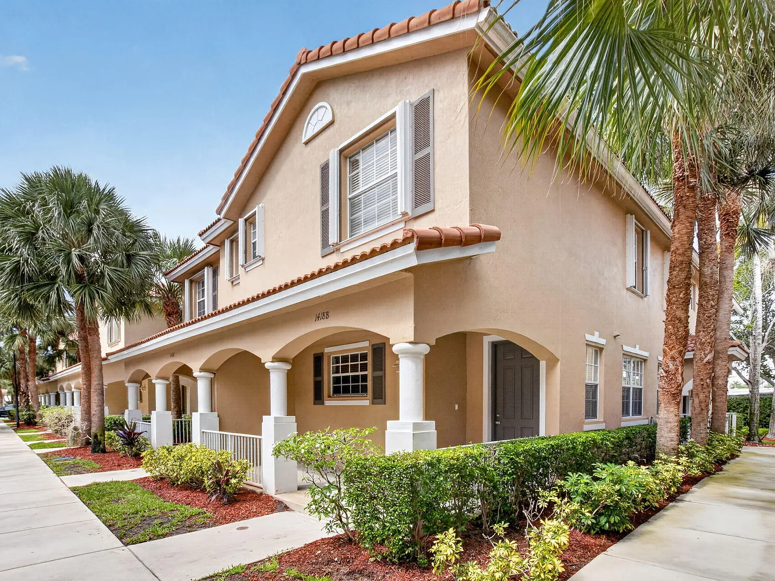 3 bed, 2.5 bath, 1316 sqft, $3,100 — Photo 2