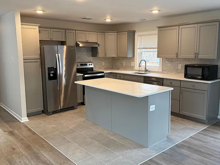 874 Oakdale Dr — Photo 4