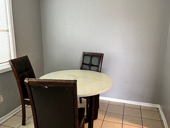 3rd image of 815 Vouray Dr APT A